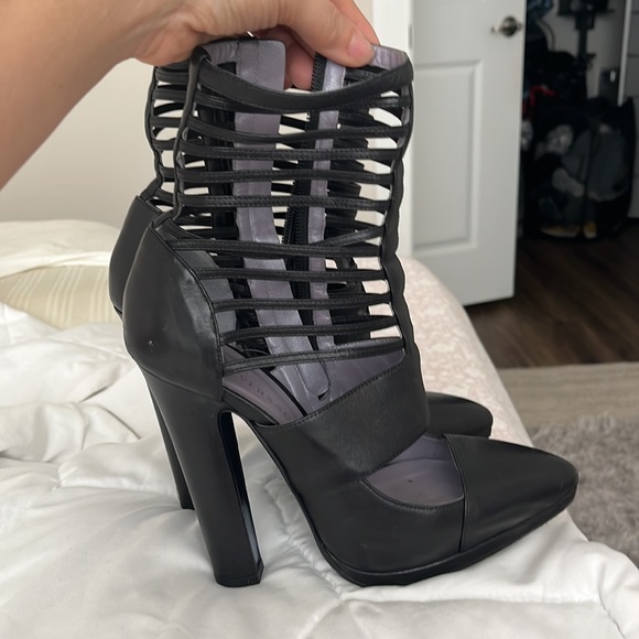 Versace Vintage gladiator stiletto heel! Size 36 1/2 which is a 6 1/2 - Picture 8 of 17